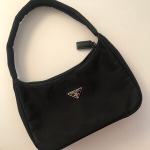 SOLD ⭑.ᐟ Black nylon shoulder bag